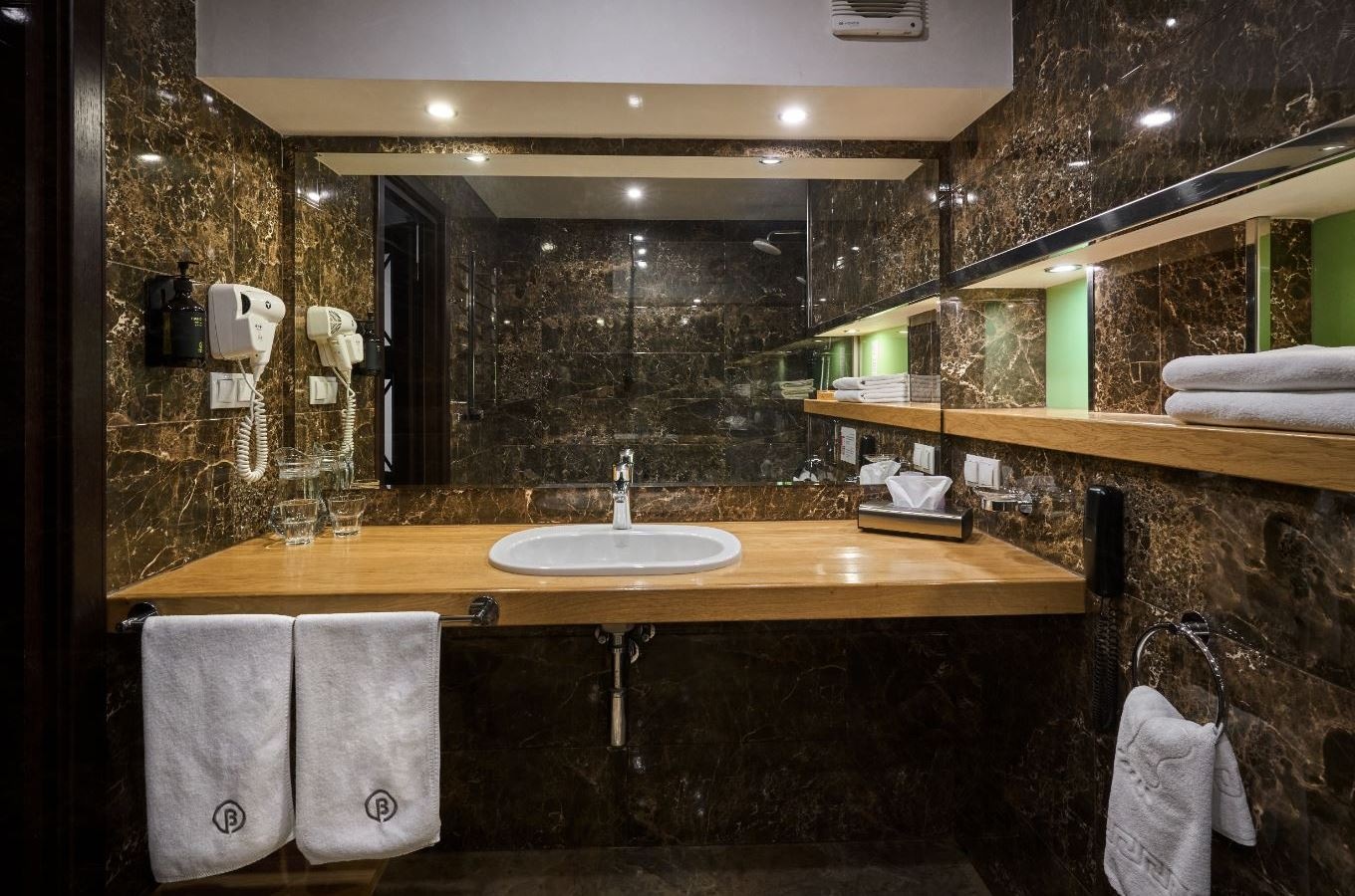 rooms-напівлюкс-з-балкономтерасой--burshtyn