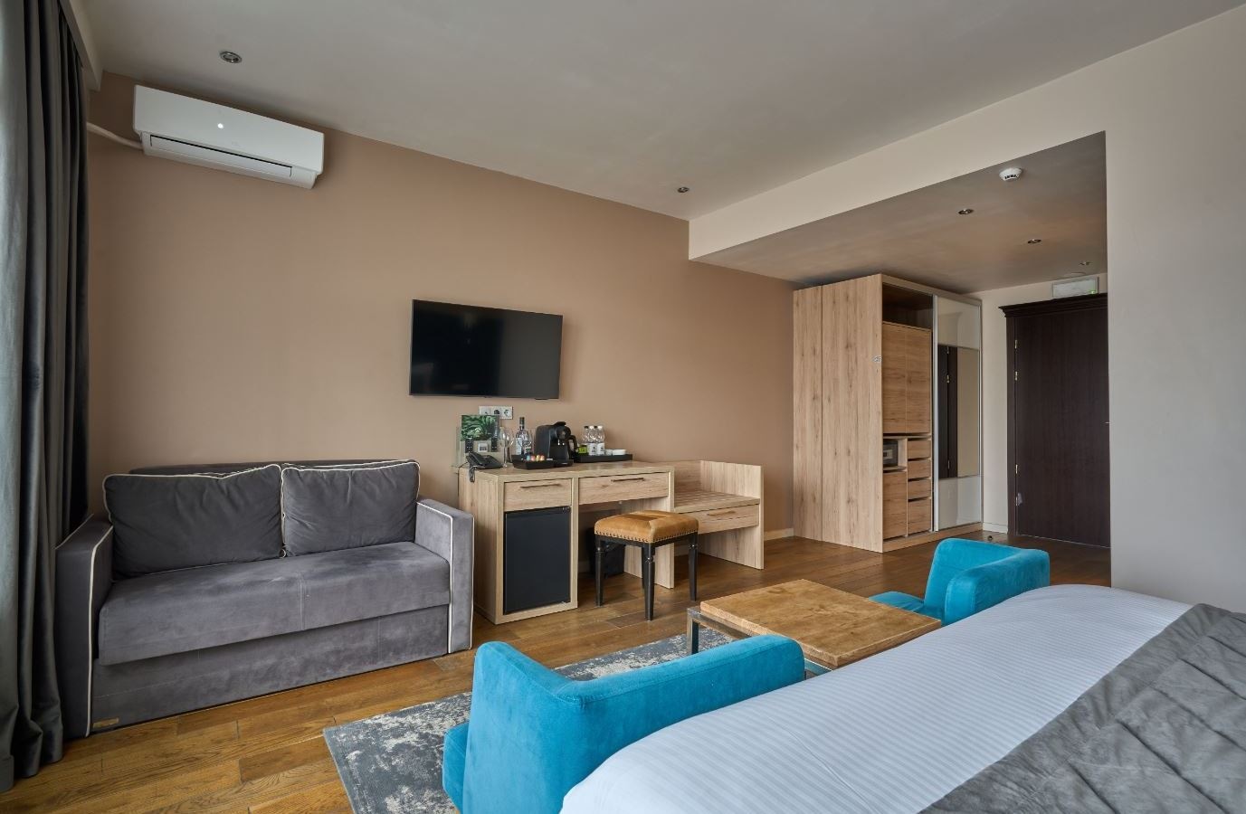 rooms-напівлюкс-з-балкономтерасой--burshtyn