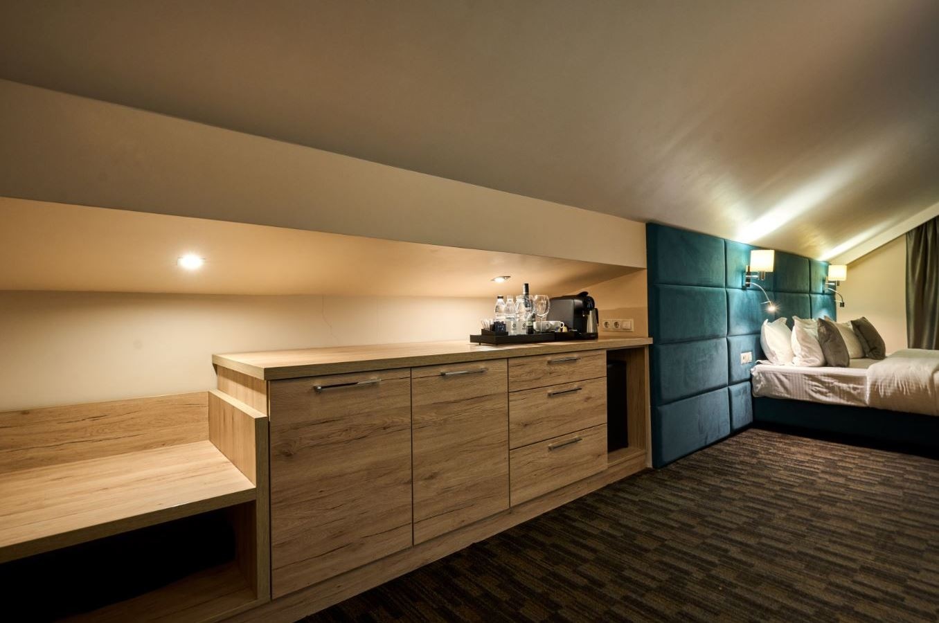 rooms-стандарт-в-мансарді-burshtyn