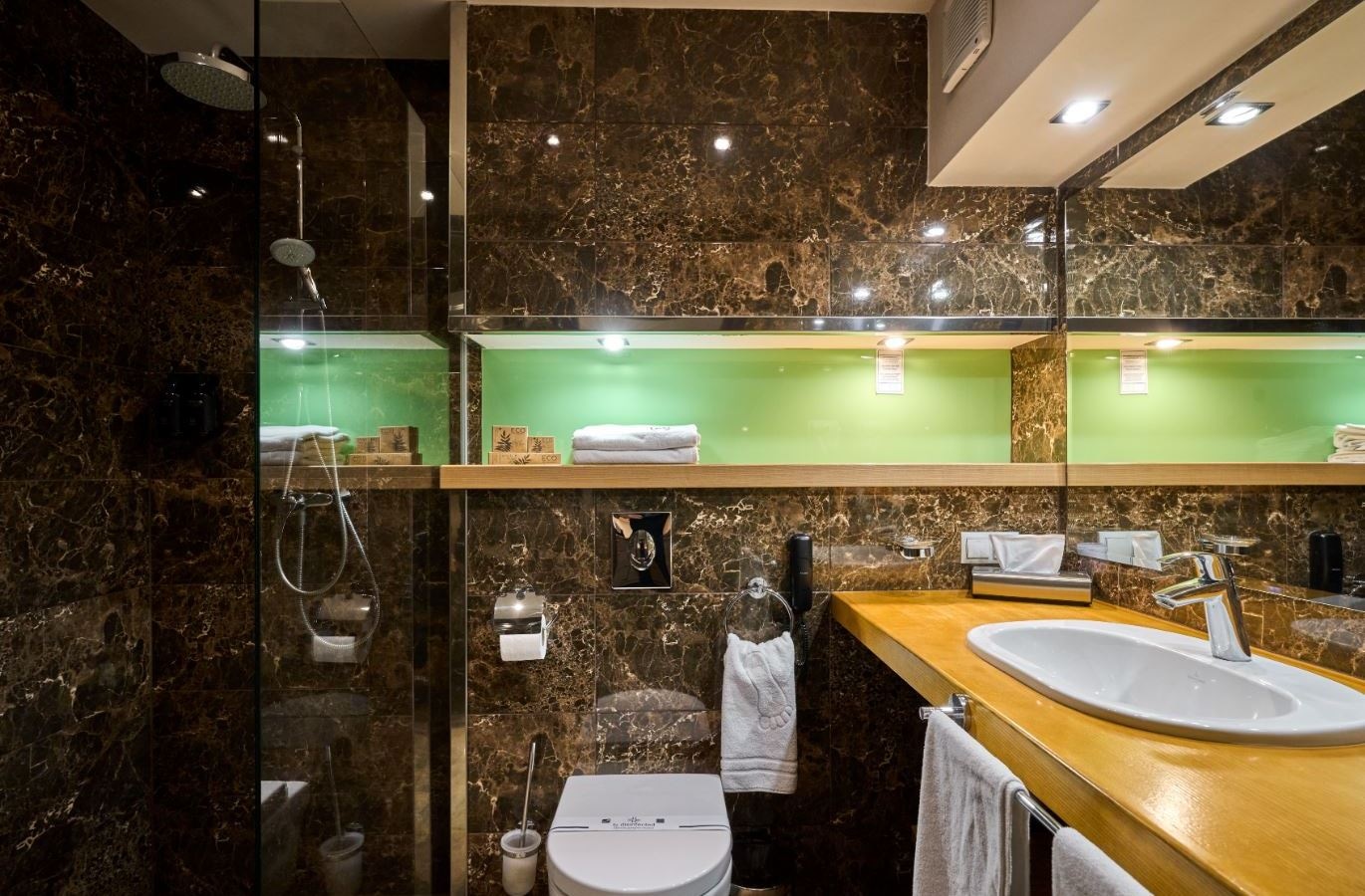 rooms-стандарт-в-мансарді-burshtyn