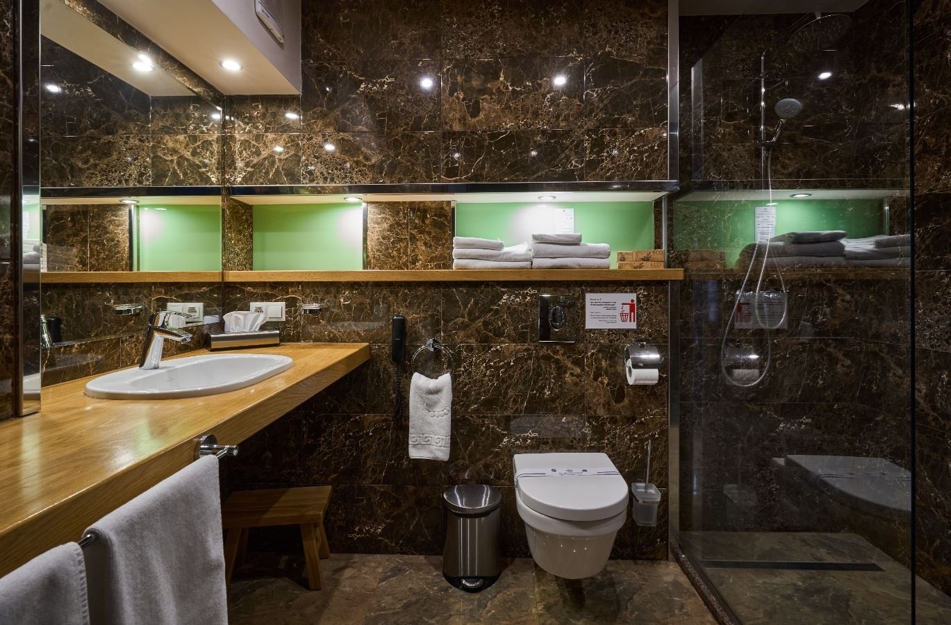 rooms-двокімнатний-делюкс-burshtyn