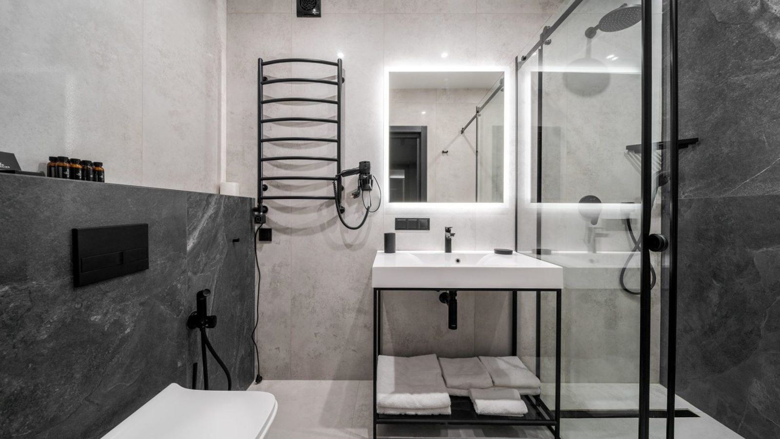 rooms-semi-suite-lake-view