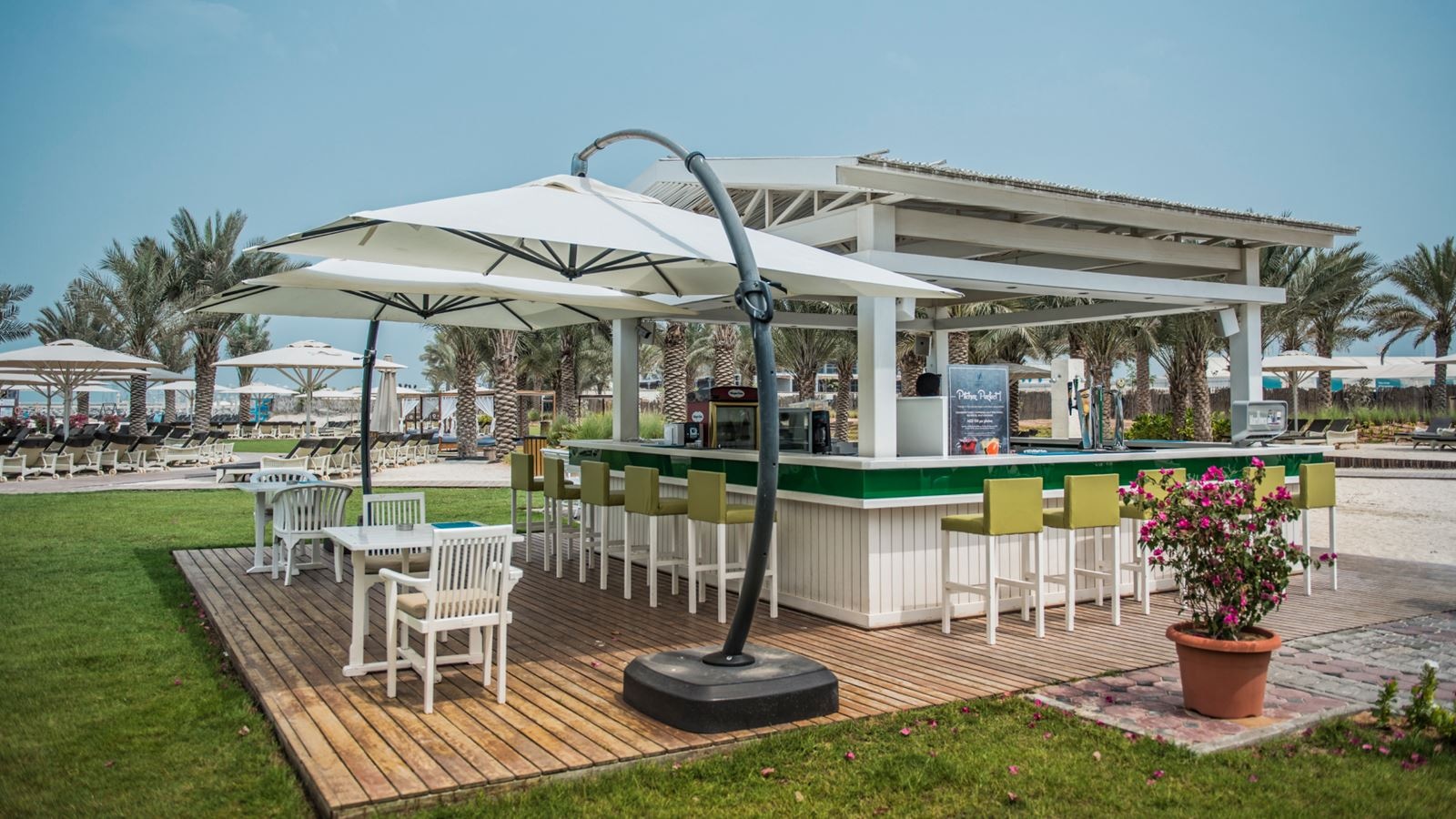bars-al-manara-beach