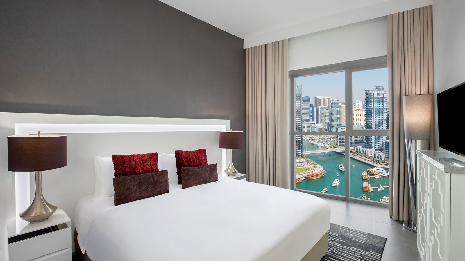 rooms-one-bedroom-suite-with-soluna-beach-access