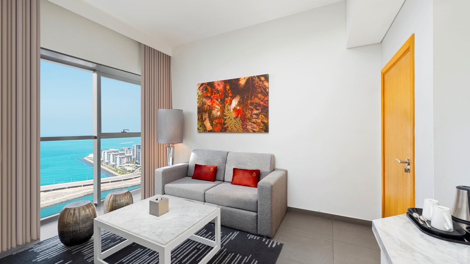 rooms-one-bedroom-suite-with-soluna-beach-access