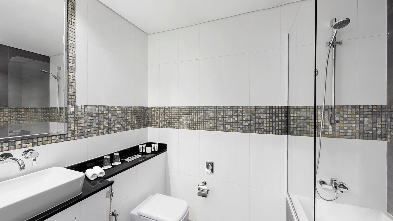 rooms-one-bedroom-suite-with-soluna-beach-access