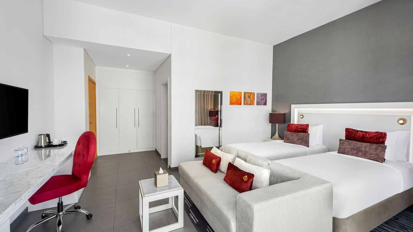 rooms-superior-room-high-floor-balcony-with-soluna-beach-access