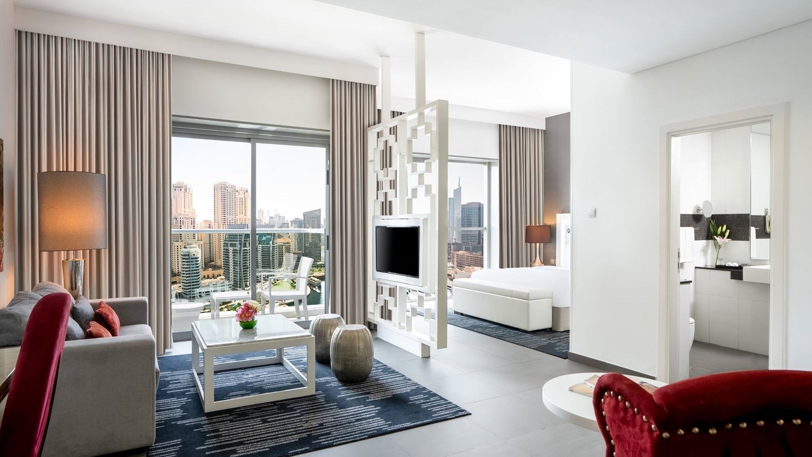 rooms-grand-studio-suite-with-balcony-marina-view-with-soluna-beach-access