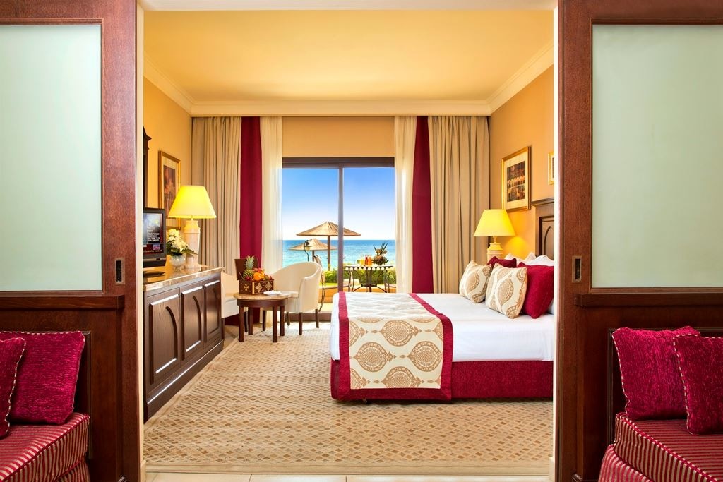 rooms-deluxe-room-pool-view