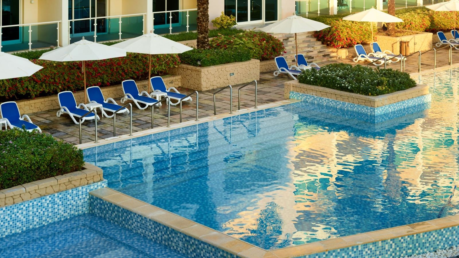 pools-outdoor-pool