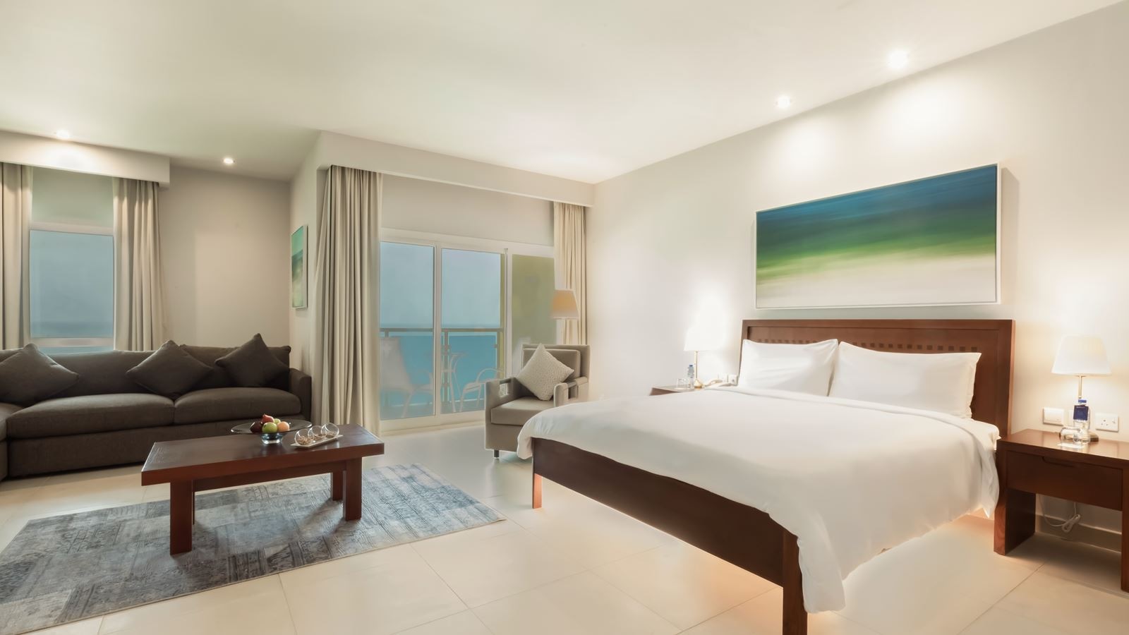 rooms-1-bedroom-suite-with-sea-view--balcony