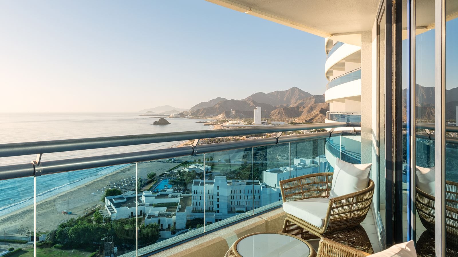 rooms-deluxe-guest-room-with-balcony