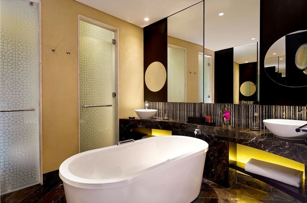 rooms-king-bed