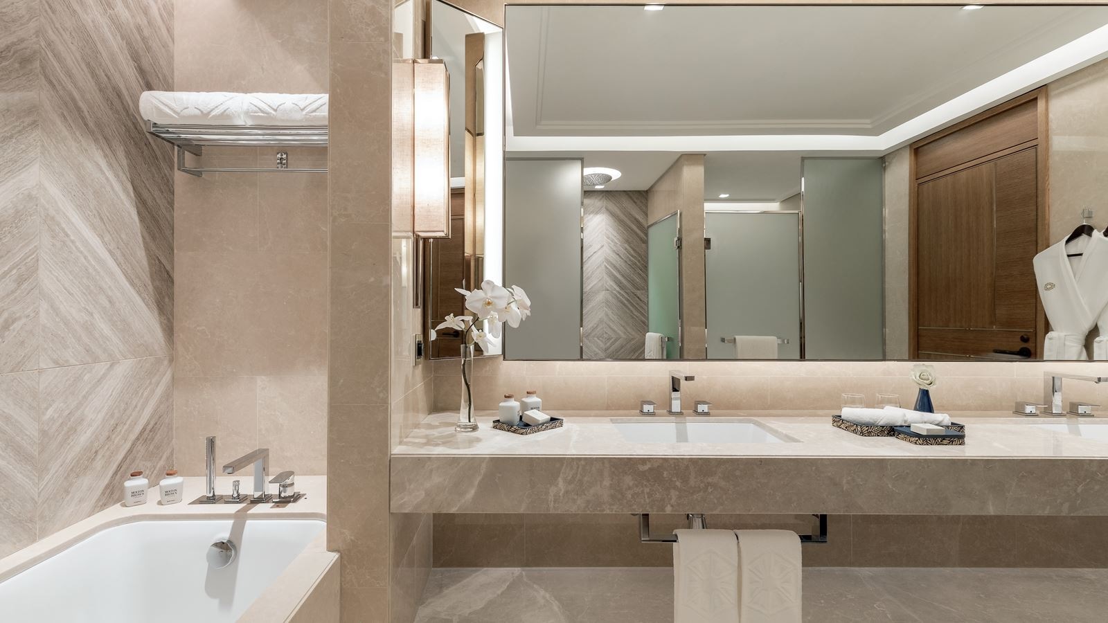 rooms-luxury-family-palm-sea-view-room