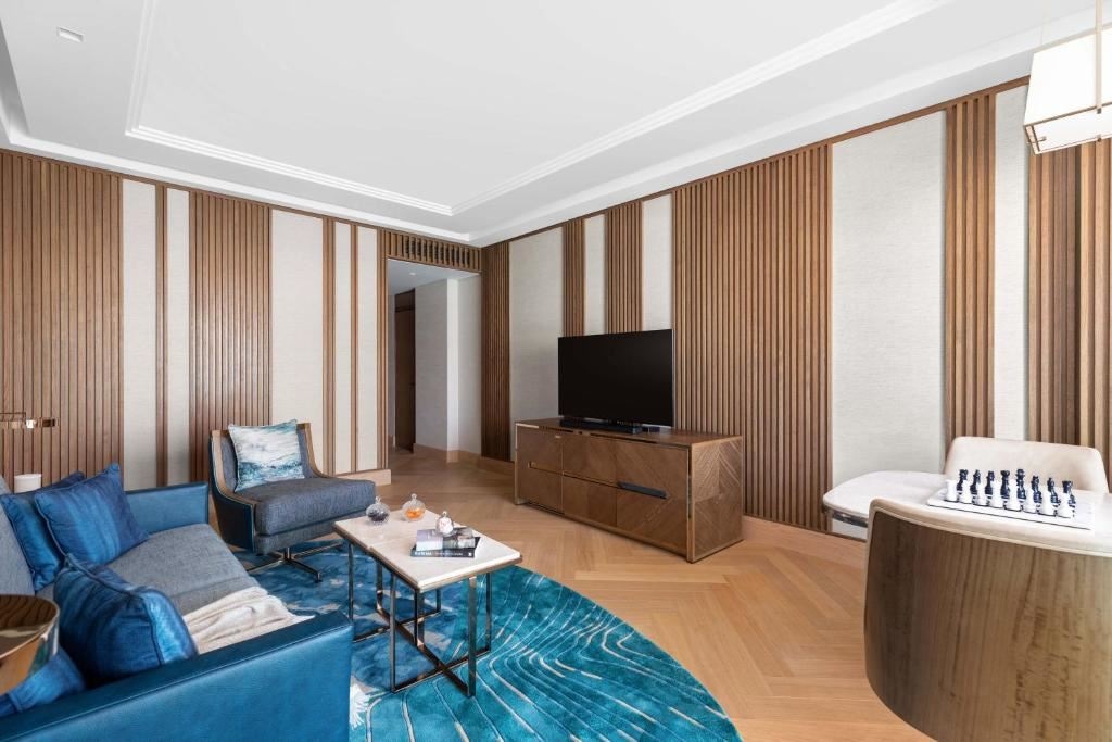 rooms-luxury-suite-sea-view-with-club-lounge-access