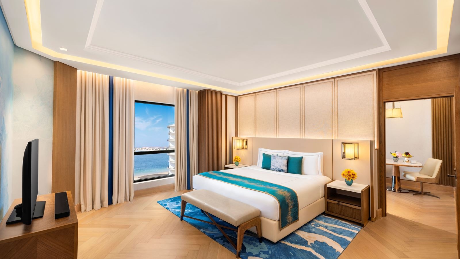 rooms-luxury-suite-sea-view-with-club-lounge-access