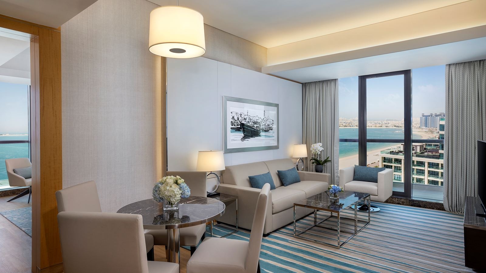 rooms-one-bedroom-suite-with-sea-view-king
