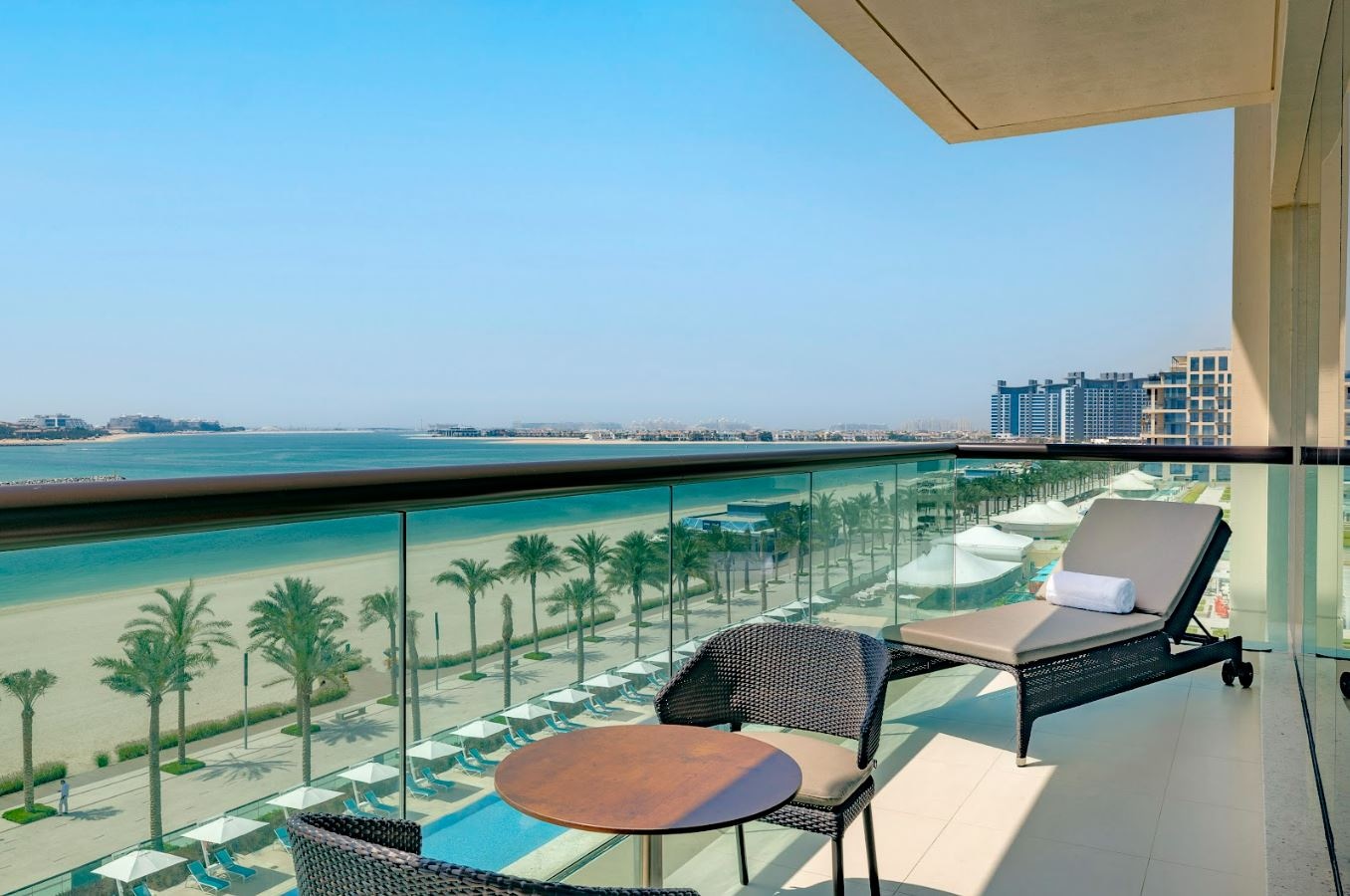 rooms-king-deluxe-one-bedroom-suite-sea-view