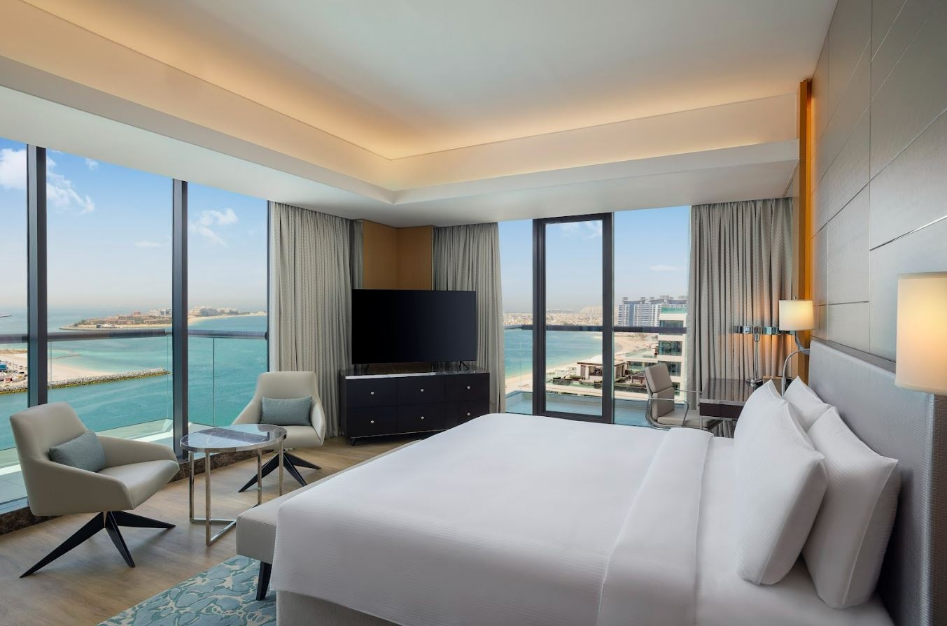 rooms-king-deluxe-one-bedroom-suite-sea-view