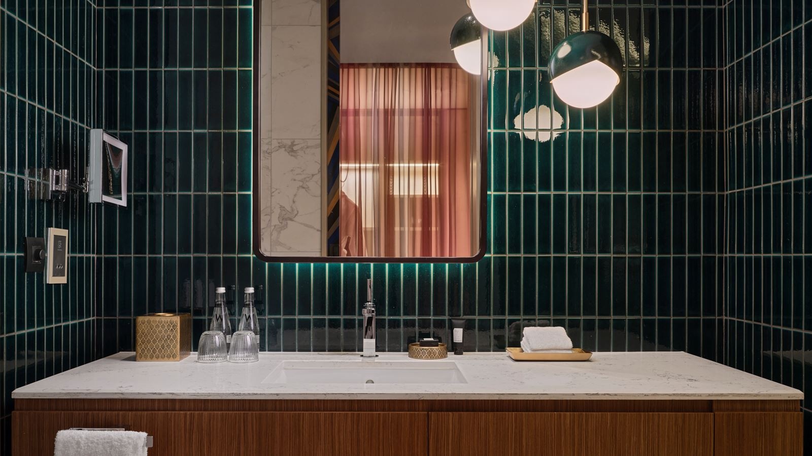 rooms-deluxe-room
