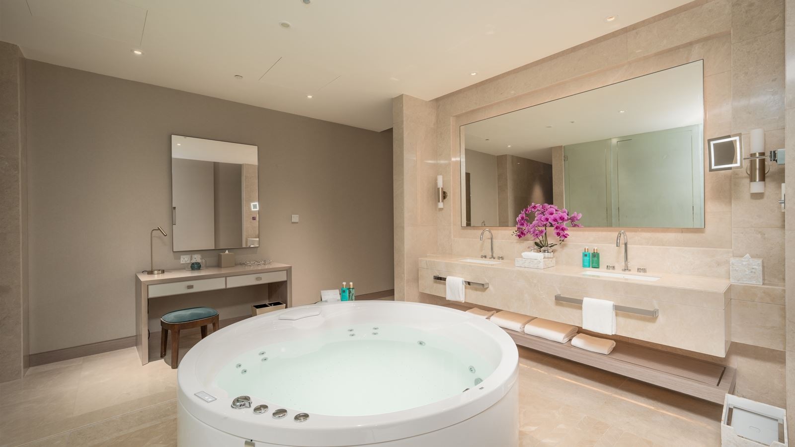 rooms-luxe-spa-loft