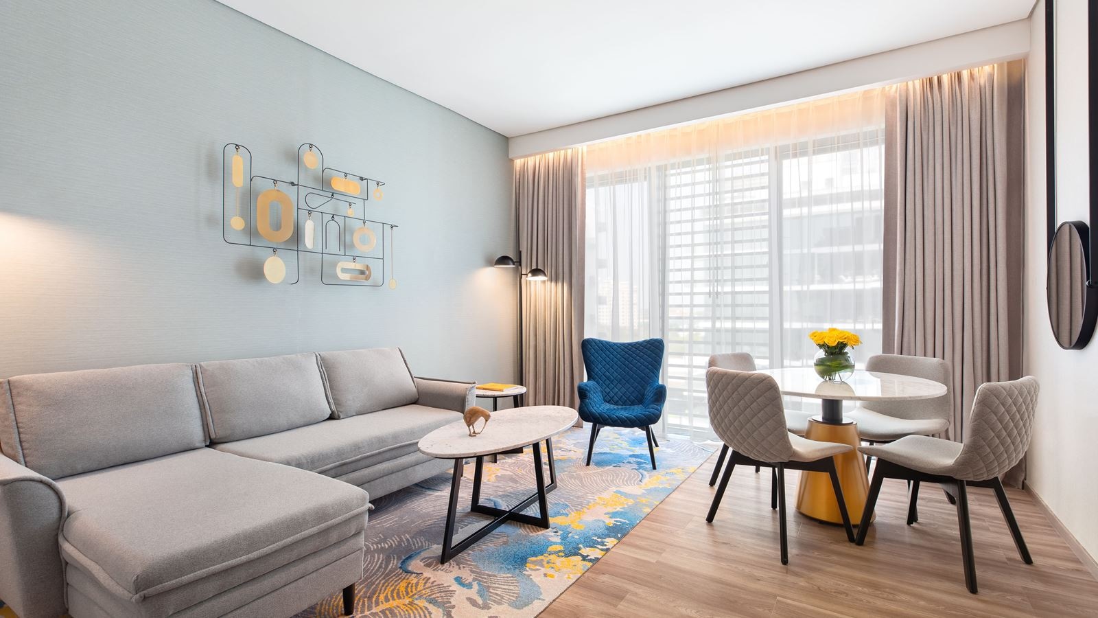 rooms-family-suite-with-sofa-bed-city-view