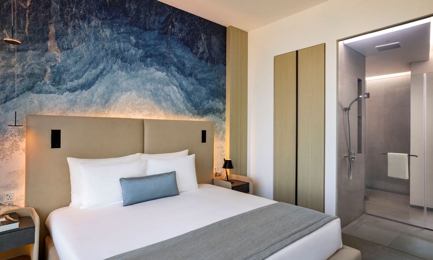 rooms-deluxe-room