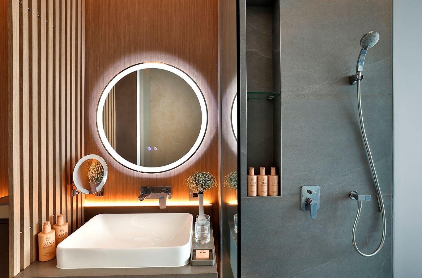 rooms-deluxe-room