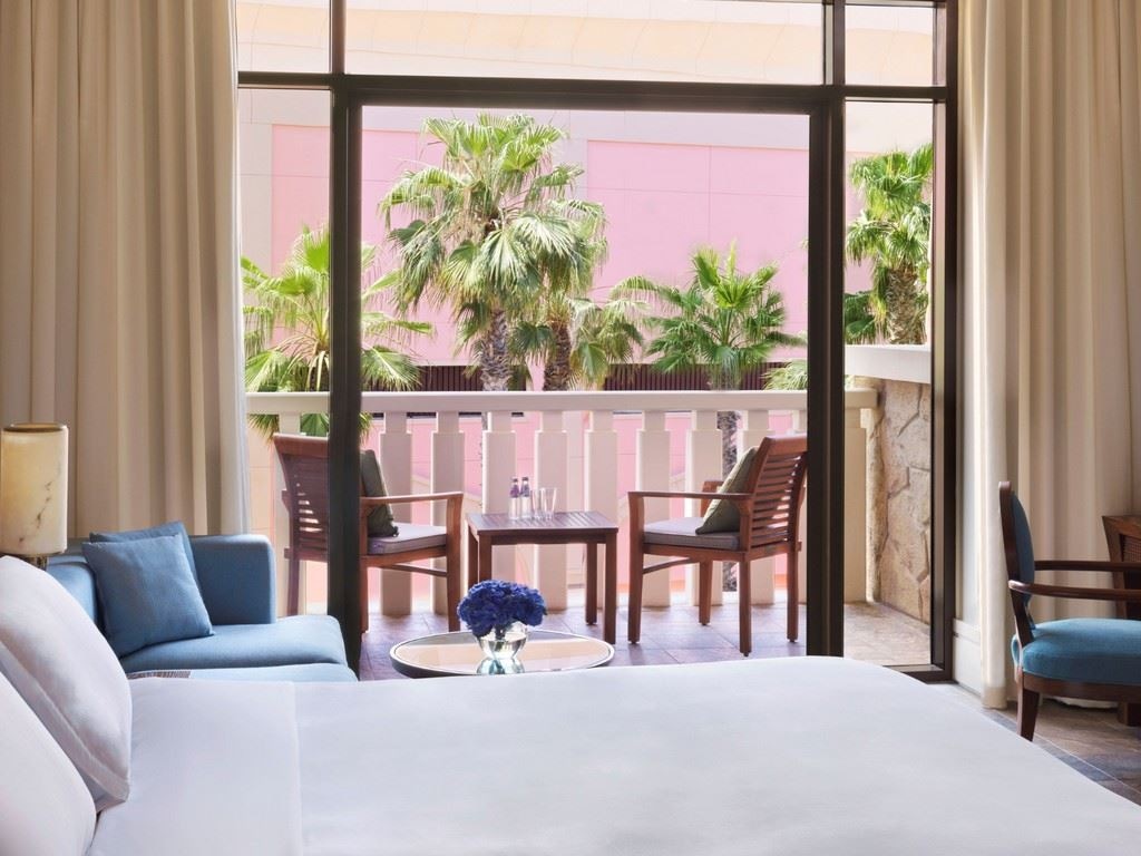 rooms-classic-room