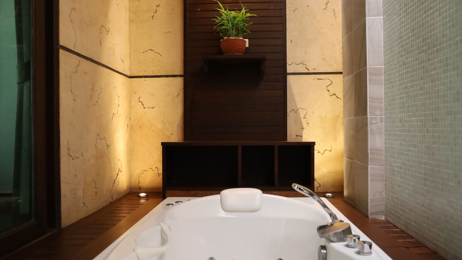 rooms-jacuzzi-villa
