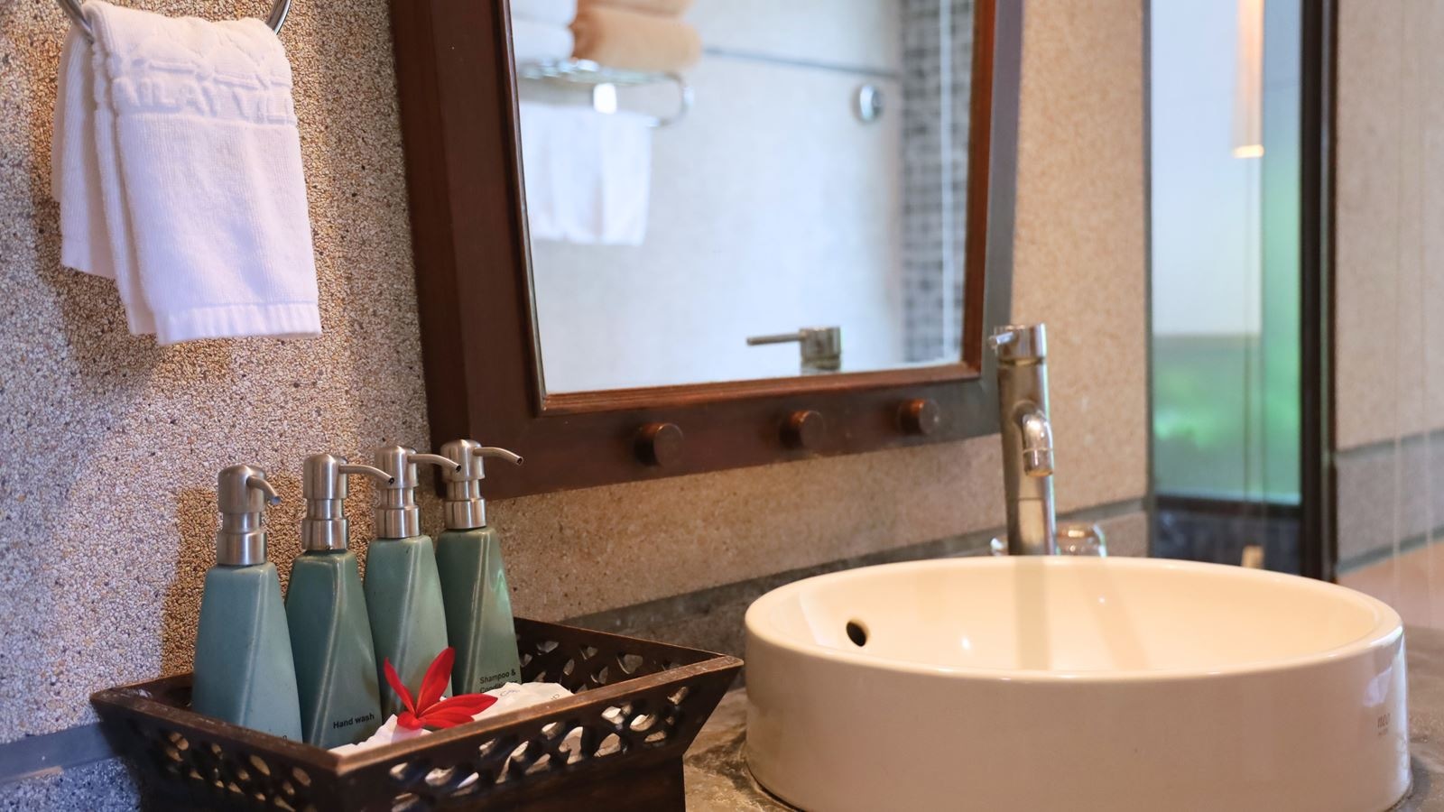 rooms-jacuzzi-villa