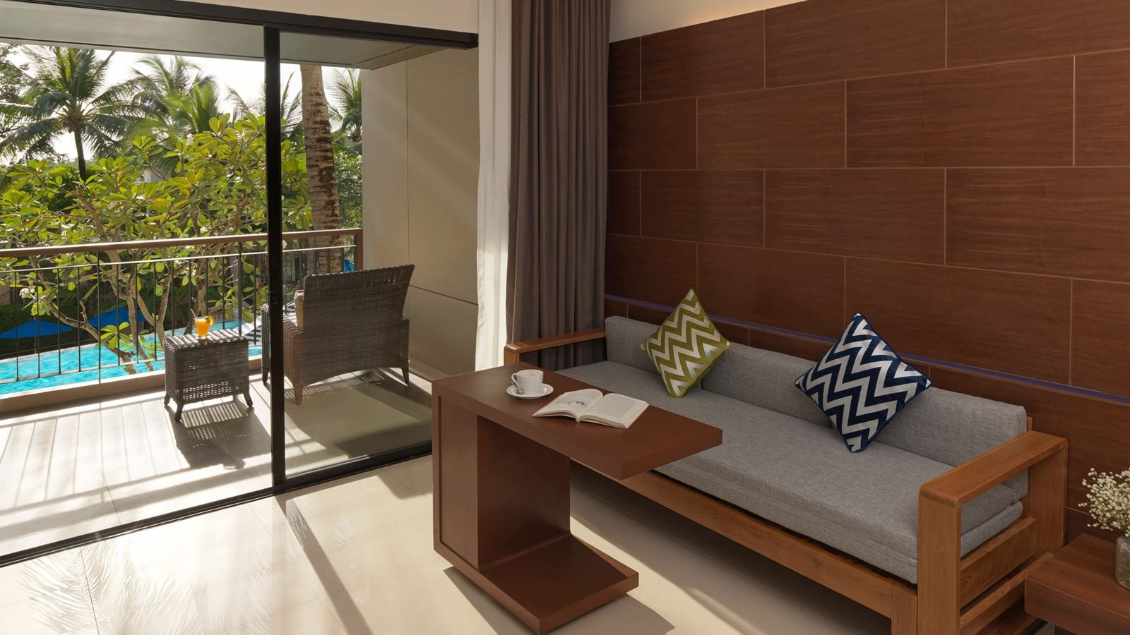 rooms-deluxe-room-sea-view