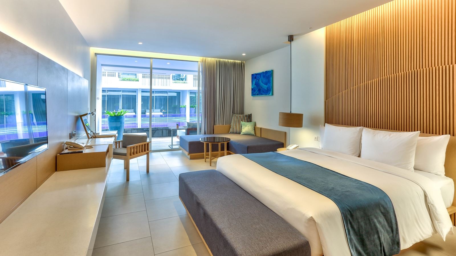 rooms-deluxe-room-pool-access