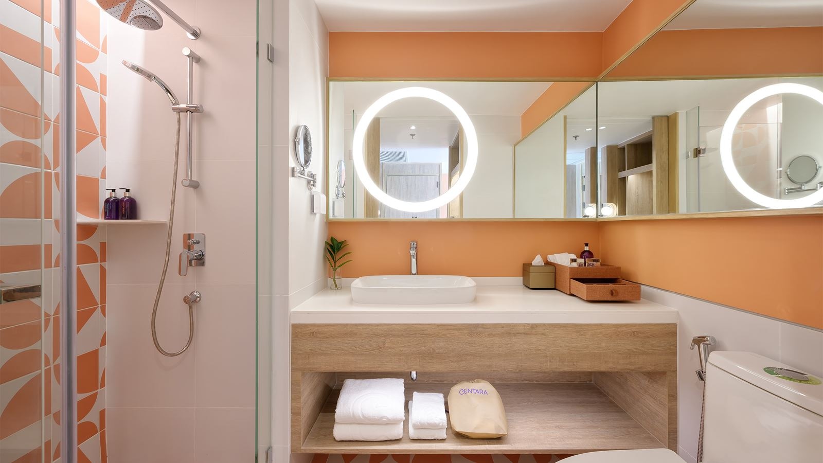 rooms-deluxe-pool-view