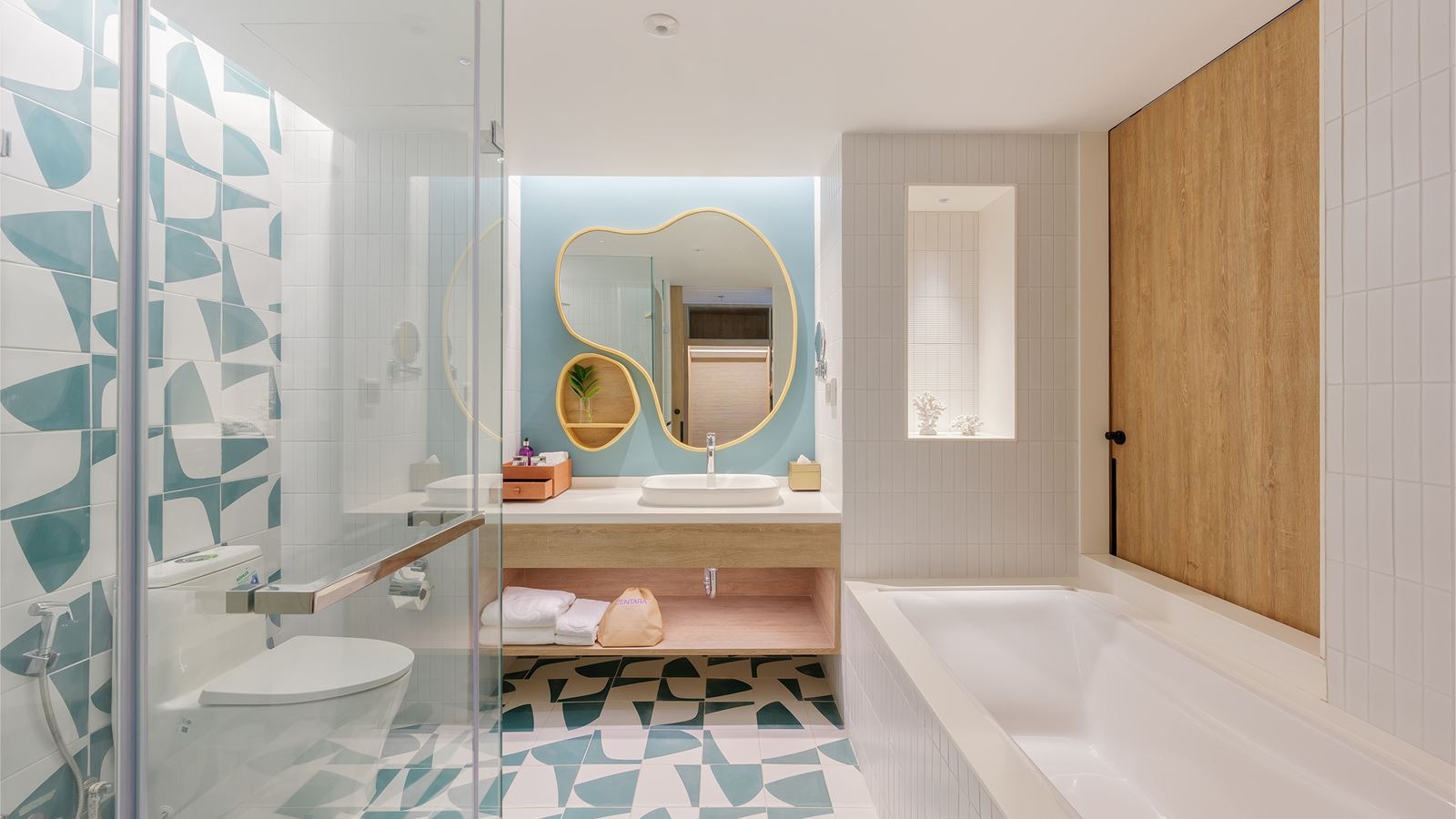 rooms-premium-deluxe-pool-view