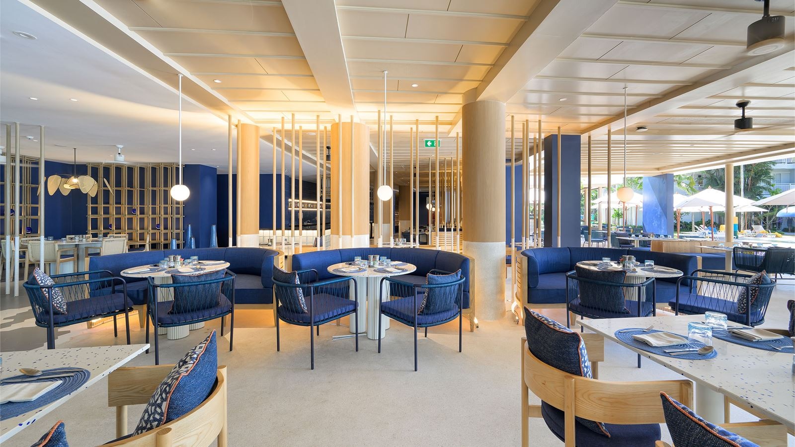 restaurants-escape-pool-club