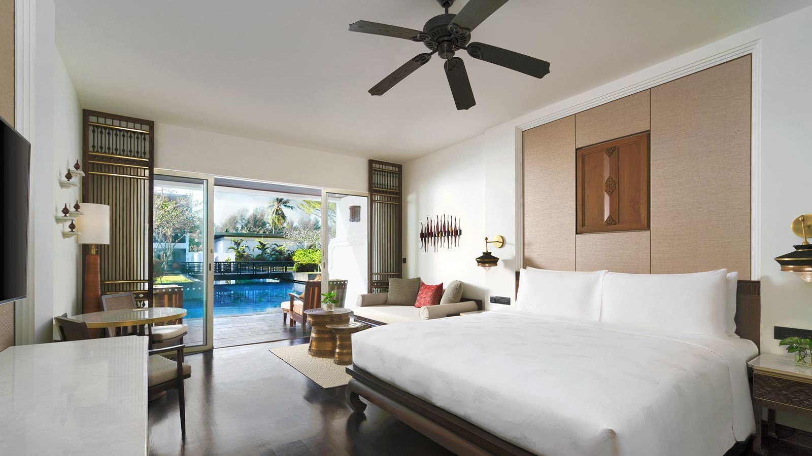 rooms-deluxe-lagoon-pool-access