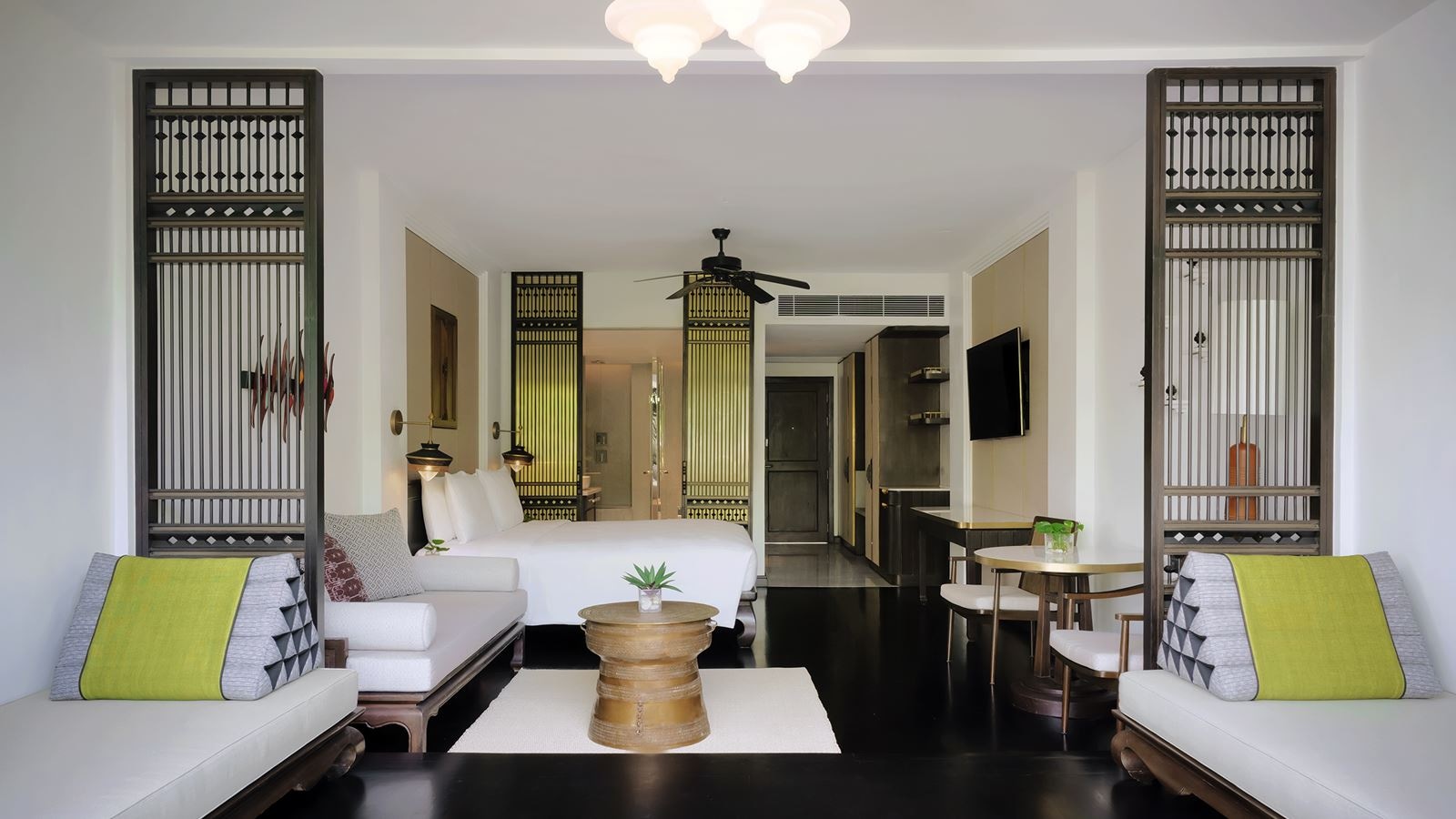 rooms-family-pool-access-studio