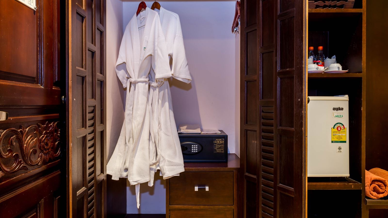 rooms-deluxe-out-door-jacuzzi