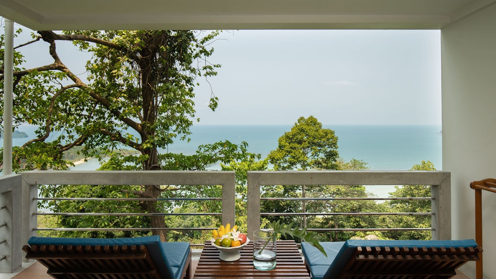rooms-deluxe-family-room