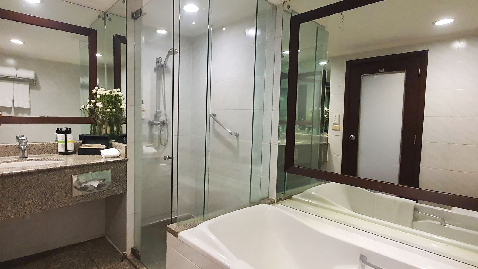rooms-deluxe-room