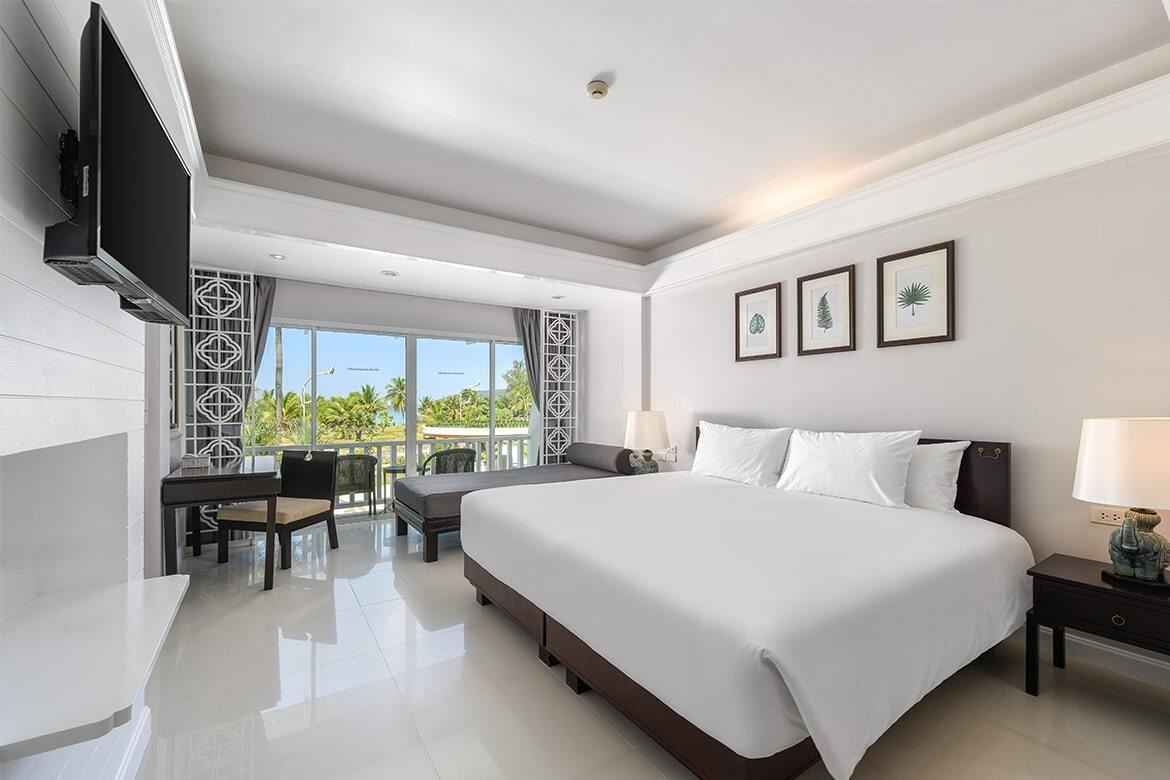 rooms-lagoon-pool-view-deluxe-terrace