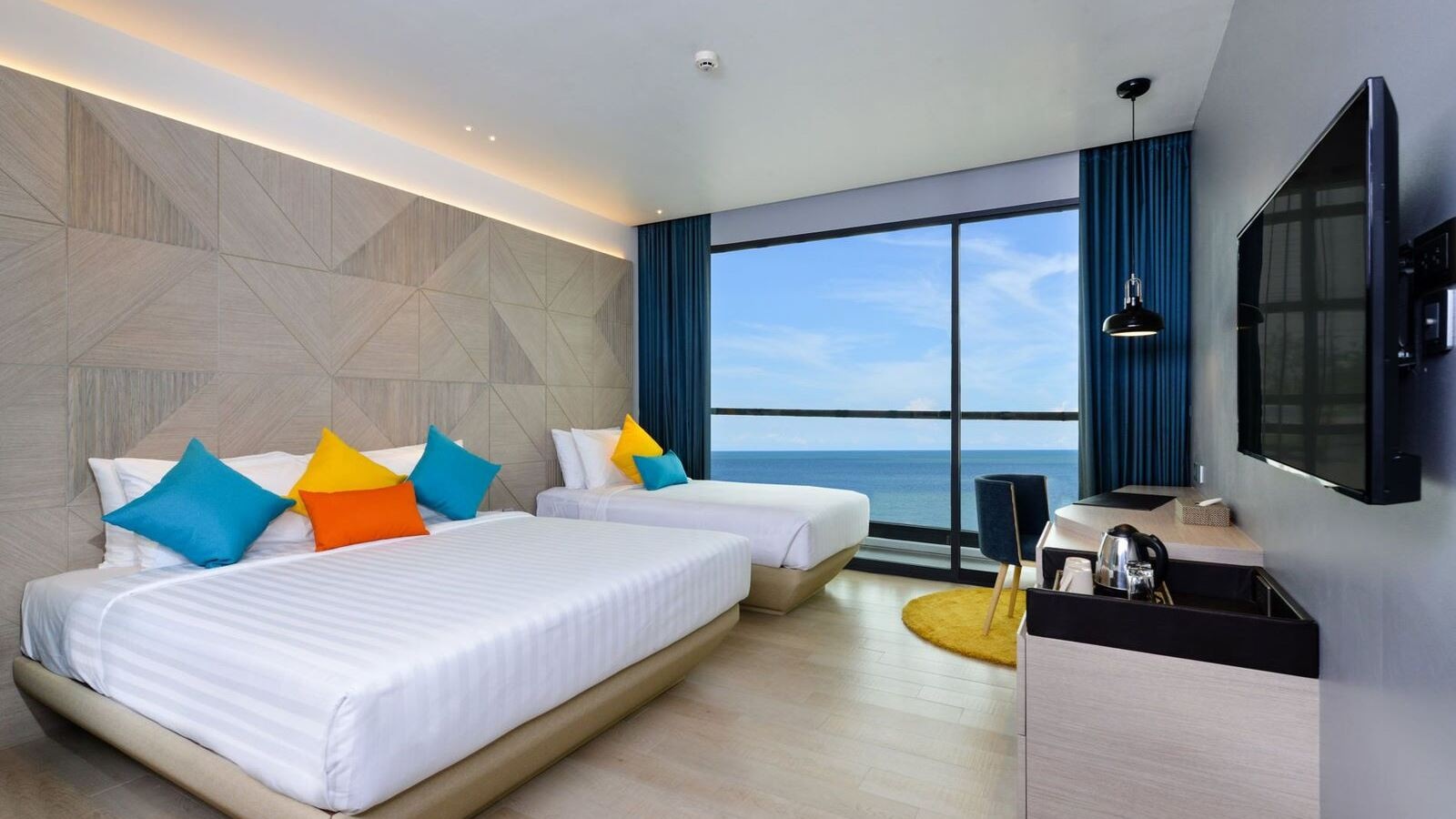 rooms-deluxe-room