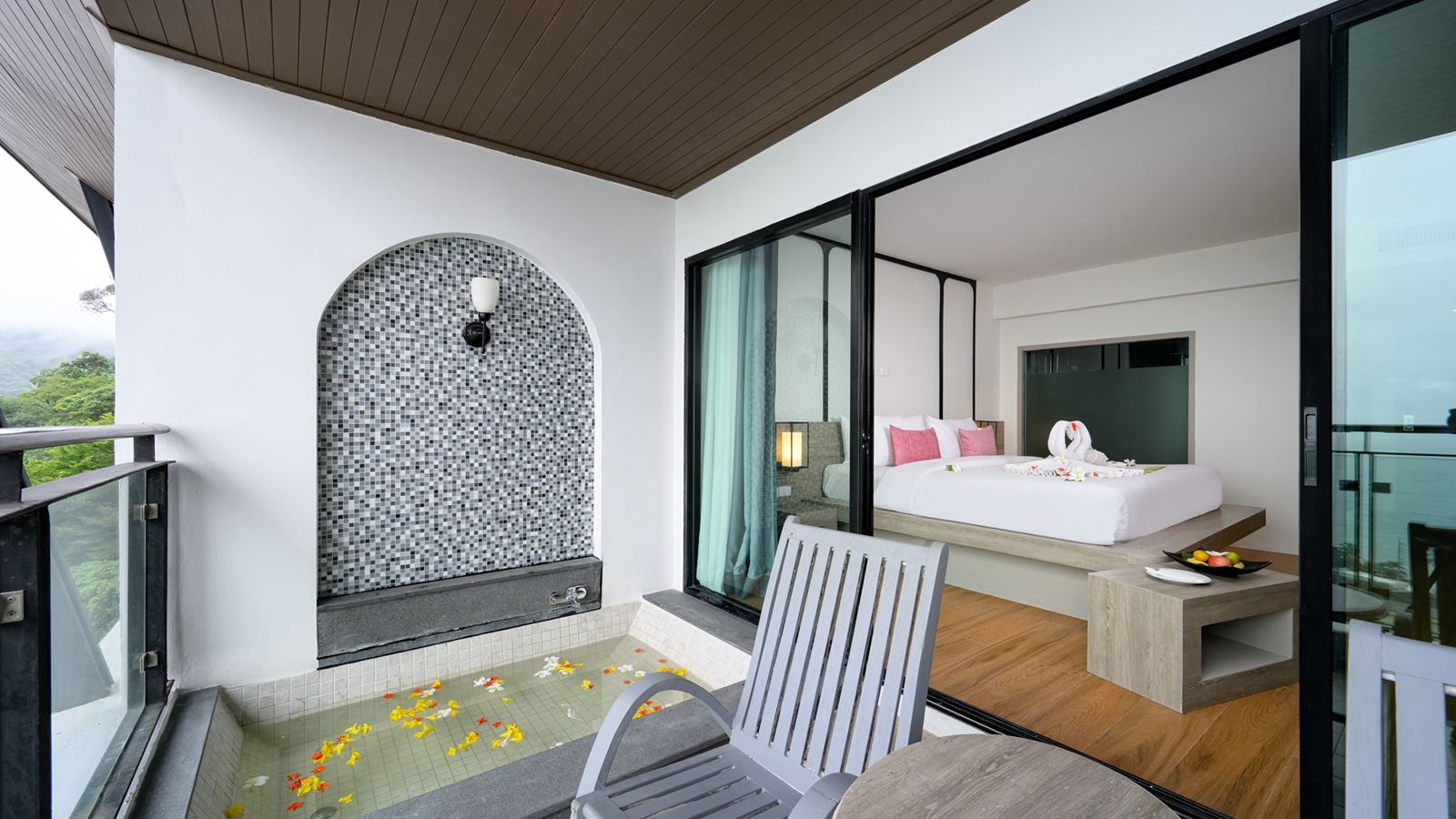 rooms-grand-deluxe-honeymoon