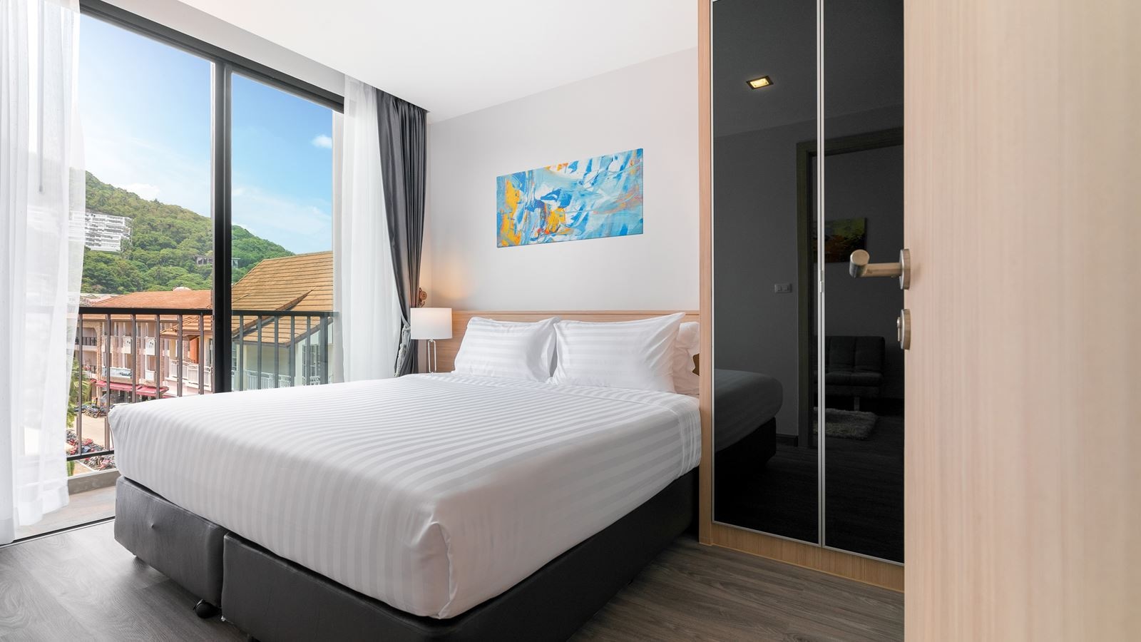 rooms-deluxe-room