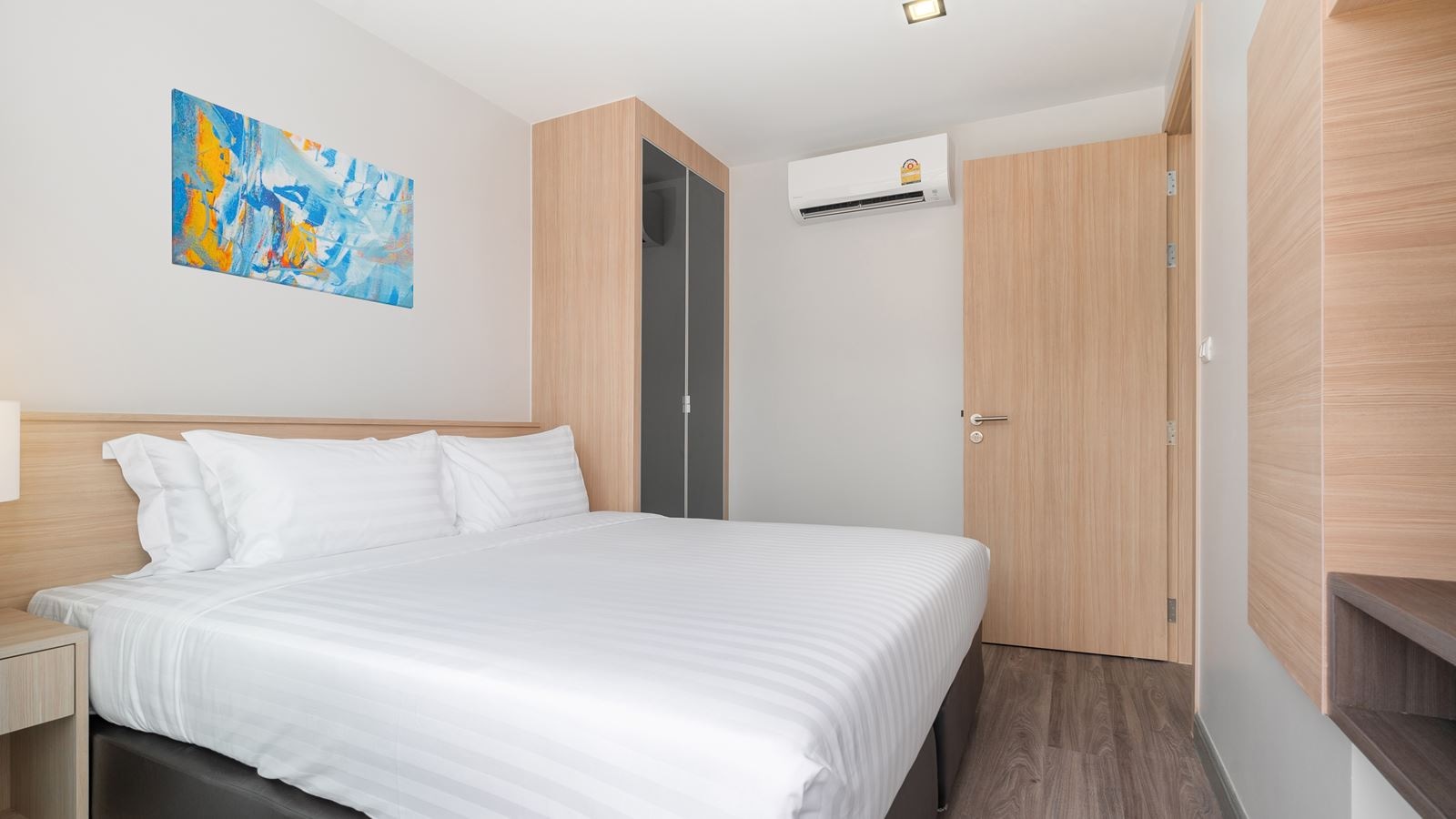 rooms-deluxe-room