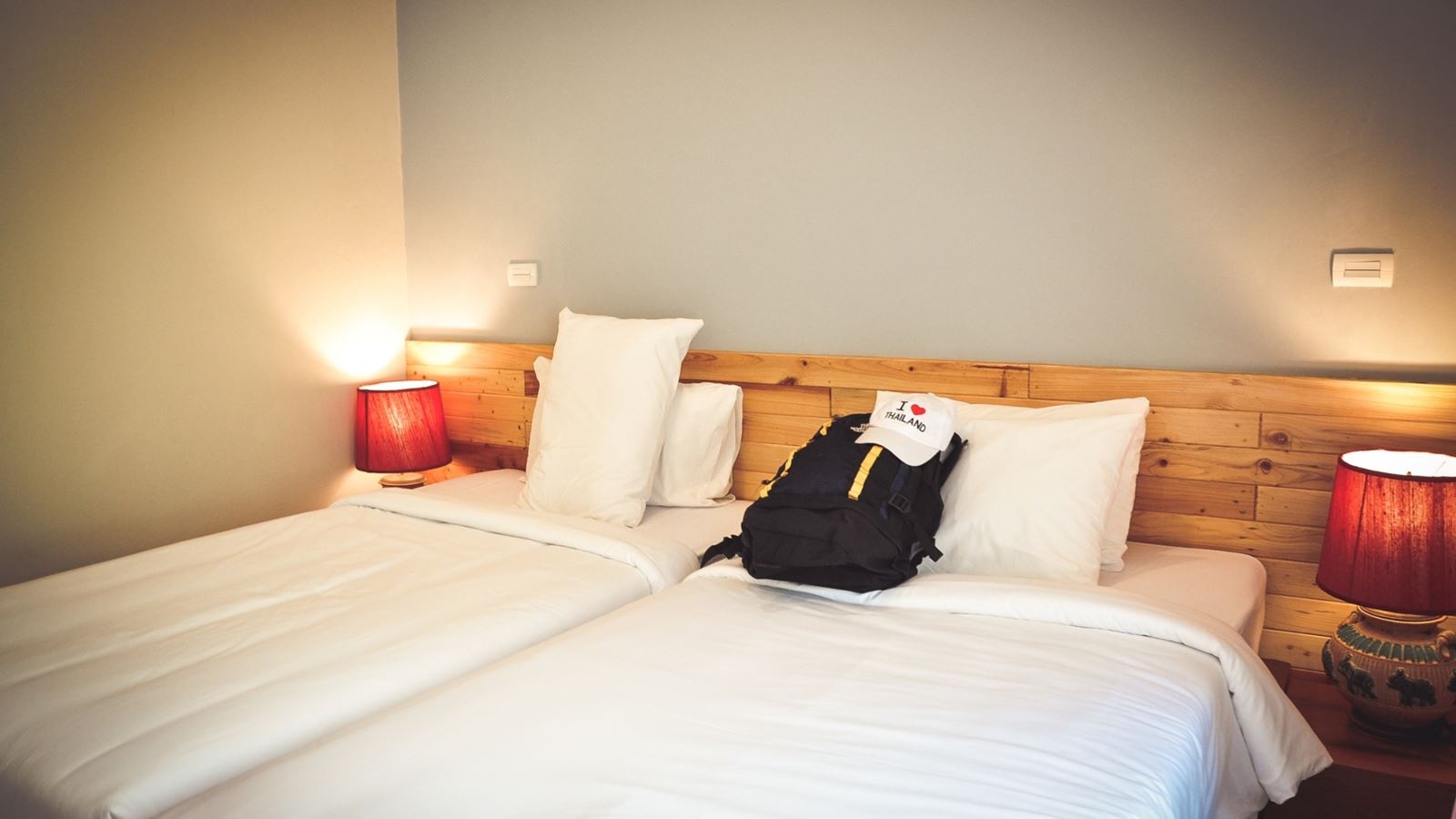 rooms-deluxe-room