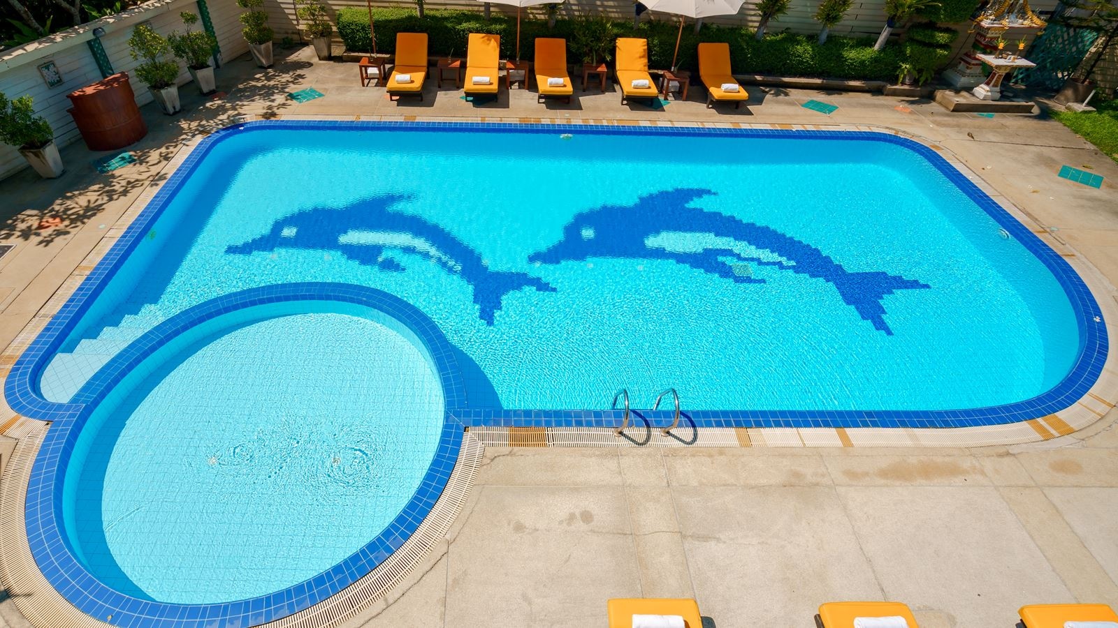 pools-outdoor-pool
