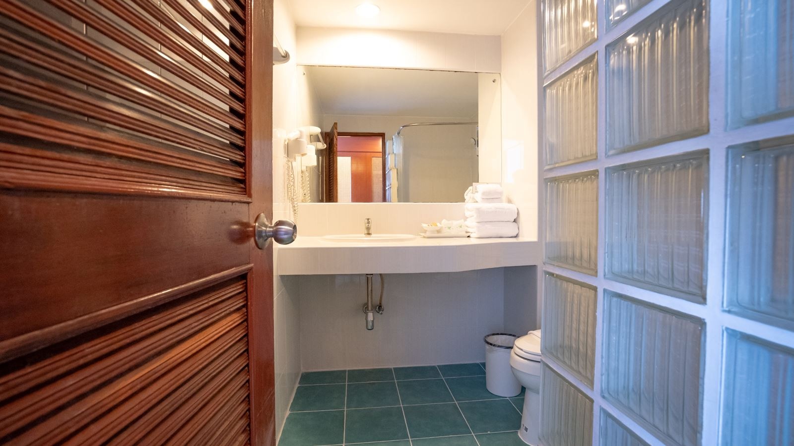 rooms-superior-room