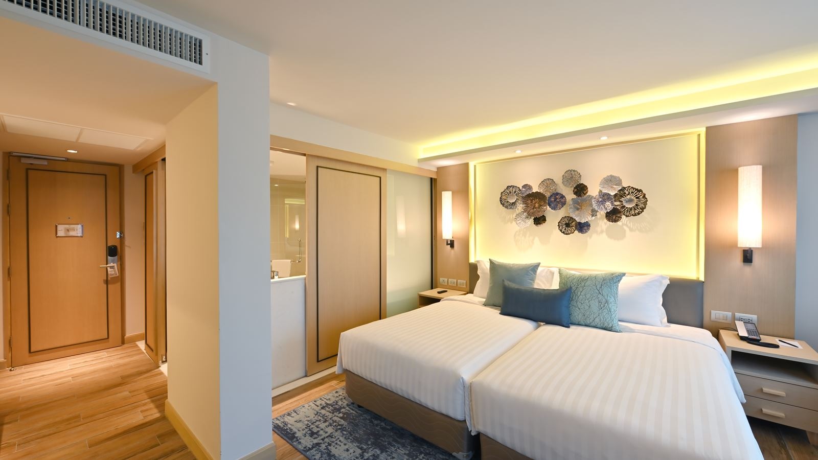 rooms-deluxe-room